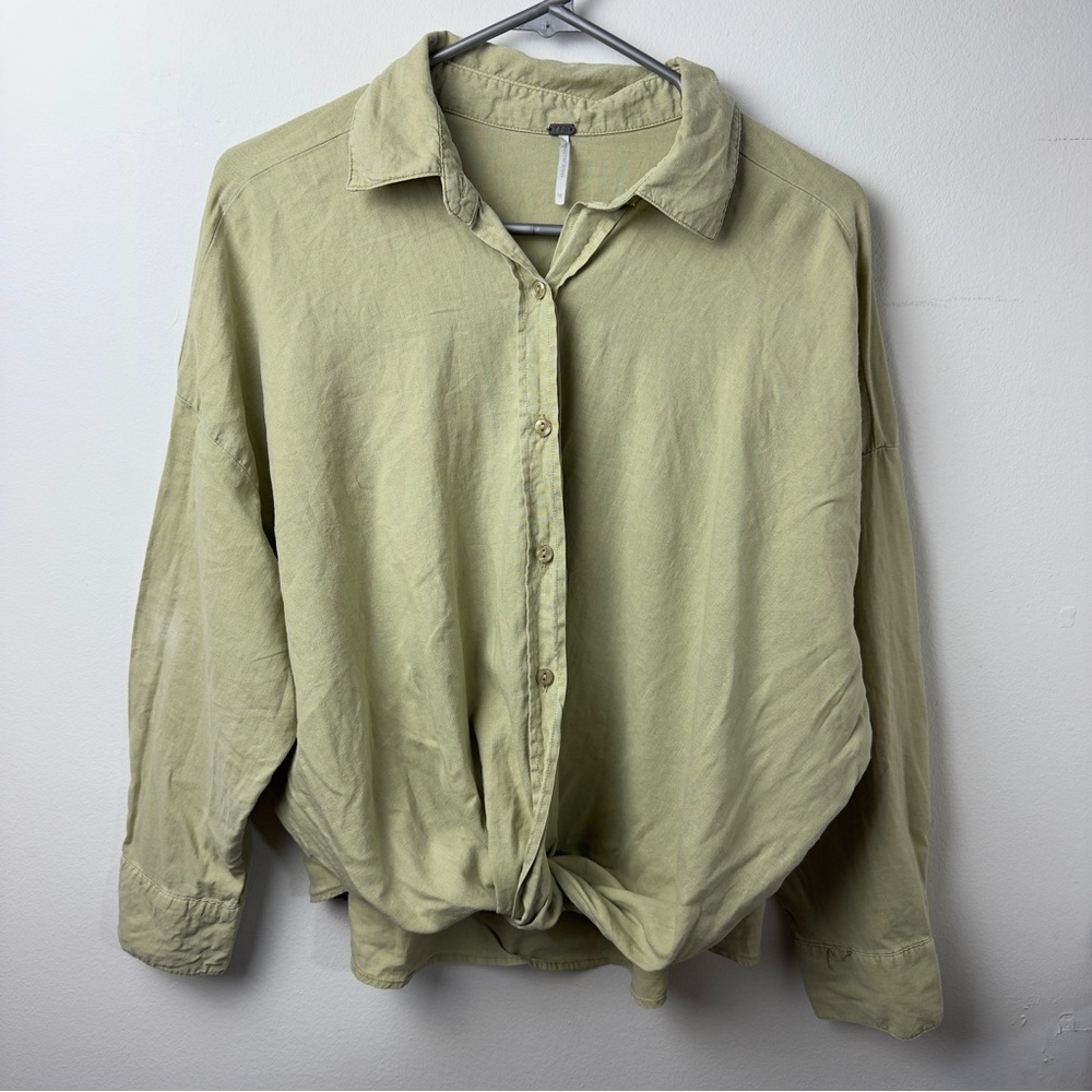 Young Fabulous & Broke Sage Green Linen Button Down Twist Front Top M - Picture 7 of 7